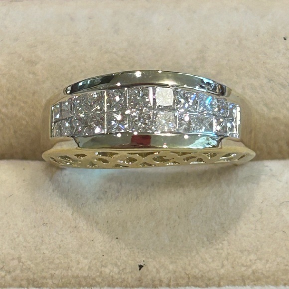 18Kt Yellow Gold Princess Cut Diamonds Ring - Picture 1 of 6